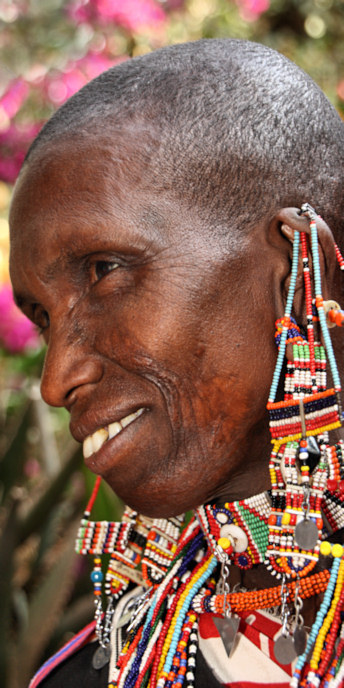 Maasai_2027_portrait_v.jpg