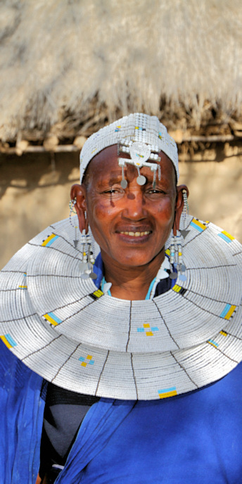 Maasai_4619_portrait_v.jpg