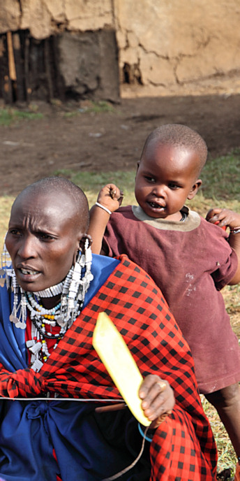 Maasai_5347_portrait_v.jpg