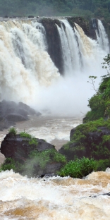 Brazil_Arg_Iguasu_3666_V_.jpg