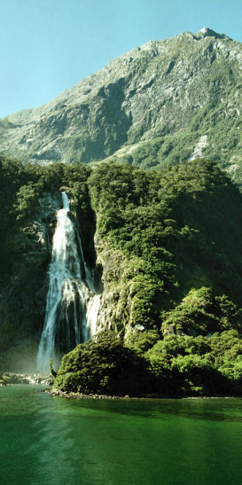 MilfordSound16BowenFalls_g.jpg