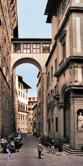 Florence14BridgeAtPalazzoVecchio_v.jpg