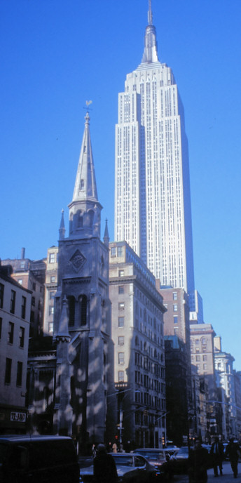 NewYork_16_5thAvenue_EmpireStateBuilding_LookingNorth.jpg
